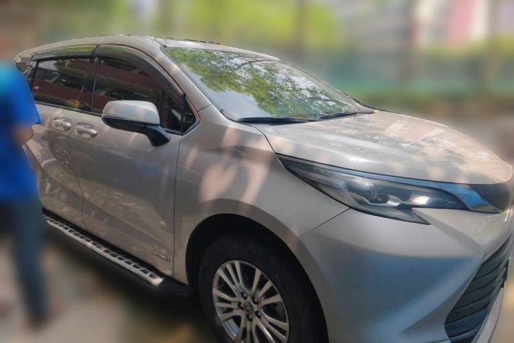 Used Toyota SIENNA 2021 2.5L Hybrid Comfort Edition Front Right 45 Deg