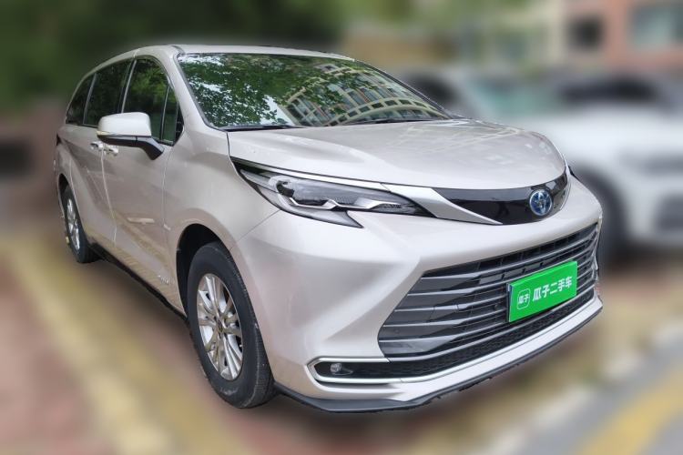 Used Toyota SIENNA 2021 2.5L Hybrid Premium Edition Front Right 45 Deg