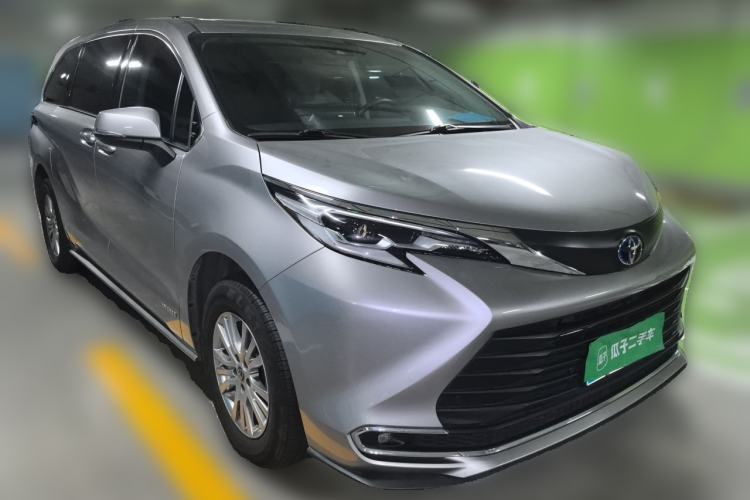 Used Toyota SIENNA 2021 2.5L Hybrid Comfort Edition Front Right 45 Deg