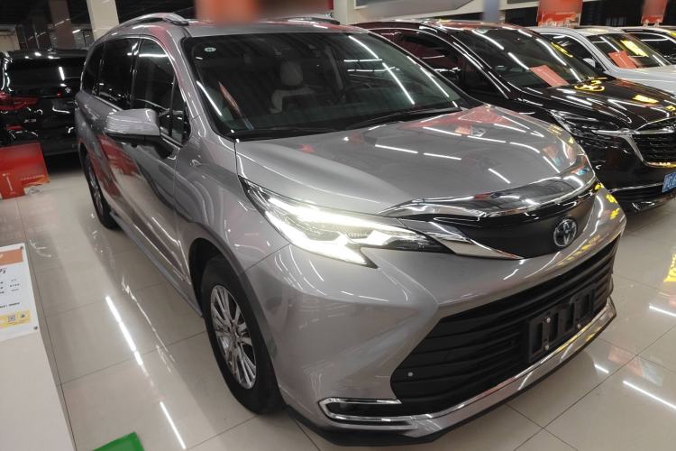 Used Toyota SIENNA 2021 2.5L Hybrid Comfort Edition Front Right 45 Deg