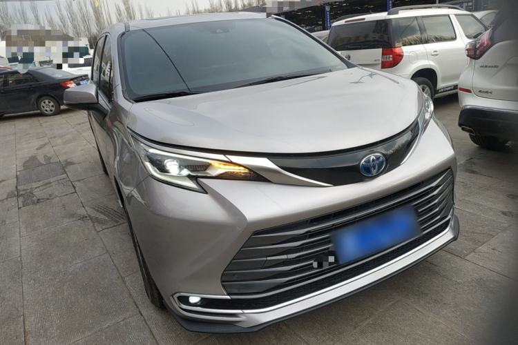 Used Toyota SIENNA 2021 2.5L Hybrid Premium Edition Front Right 45 Deg