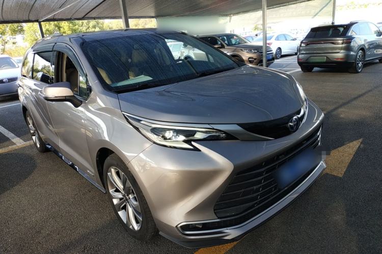 Used Toyota SIENNA 2021 2.5L Hybrid Ultimate Edition Front Right 45 Deg