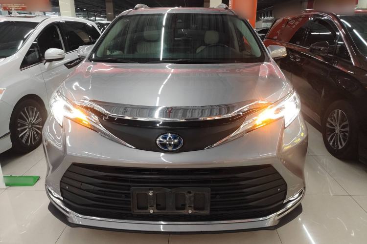 Used Toyota SIENNA 2021 2.5L Hybrid Comfort Edition Front