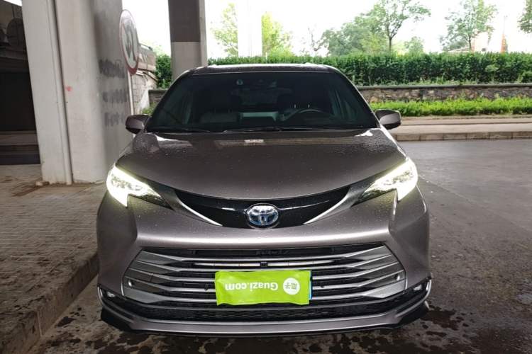 Used Toyota SIENNA 2021 2.5L Hybrid Platinum Edition Front