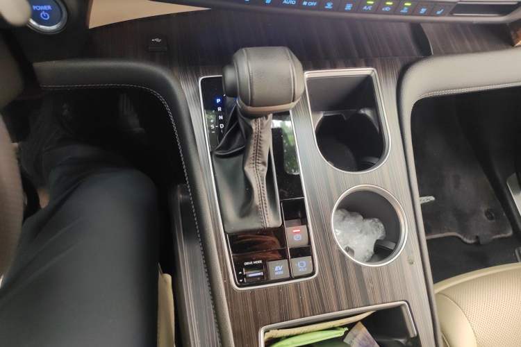 Used Toyota SIENNA 2021 2.5L Hybrid Ultimate Edition Gear Lever