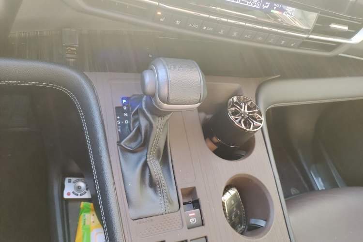 Used Toyota SIENNA 2021 2.5L Hybrid Platinum Edition Gear Lever