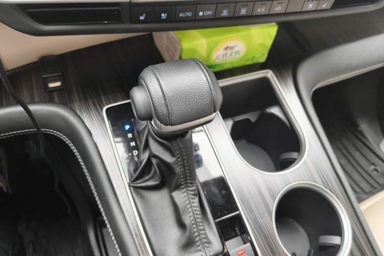 Used Toyota SIENNA 2021 2.5L Hybrid Premium Edition Gear Lever