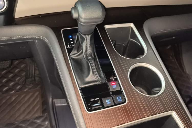 Used Toyota SIENNA 2021 2.5L Hybrid Comfort Edition Gear Lever
