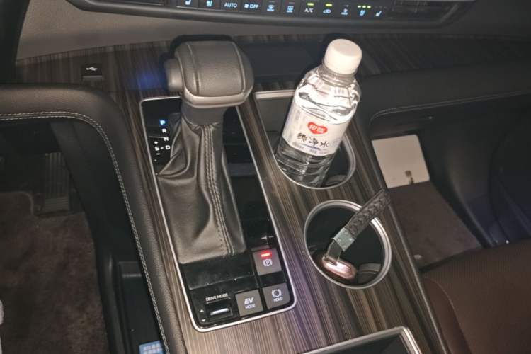 Used Toyota SIENNA 2021 2.5L Hybrid Platinum Edition Gear Lever