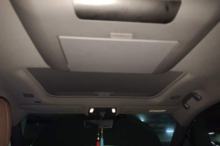 Used Toyota SIENNA 2021 2.5L Hybrid Platinum Edition Headliner