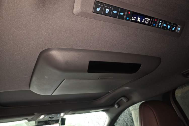 Used Toyota SIENNA 2021 2.5L Hybrid Platinum Edition Headliner