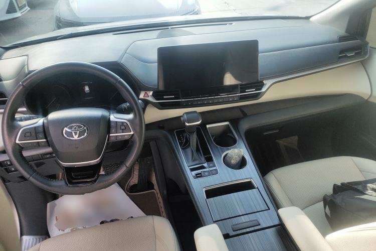 Used Toyota SIENNA 2021 2.5L Hybrid Premium Edition Interior 2