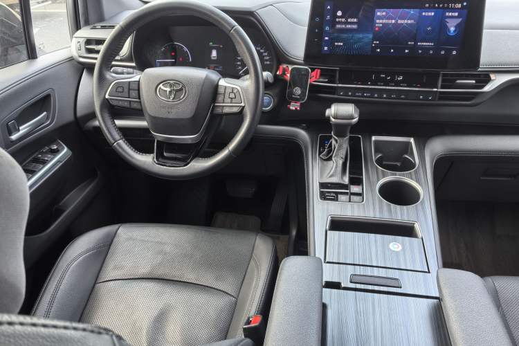 Used Toyota SIENNA 2021 2.5L Hybrid Premium Edition Interior 2