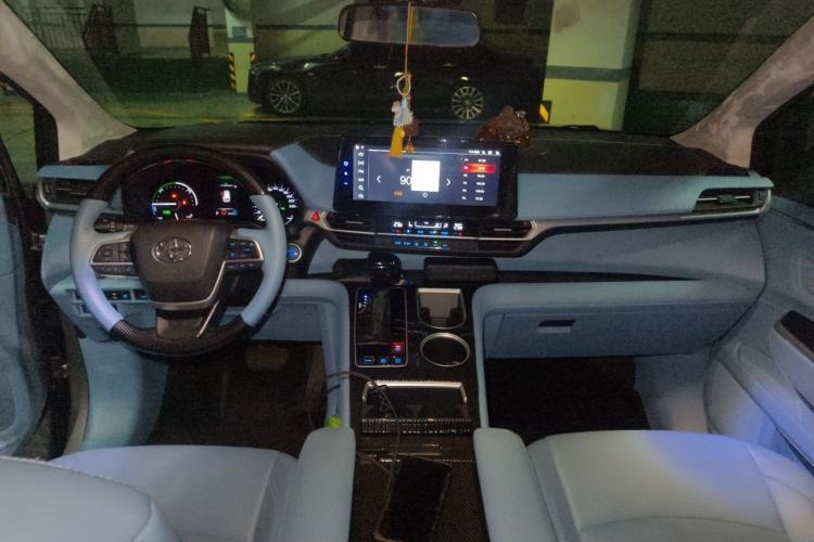 Used Toyota SIENNA 2021 2.5L Hybrid Comfort Edition Interior 2