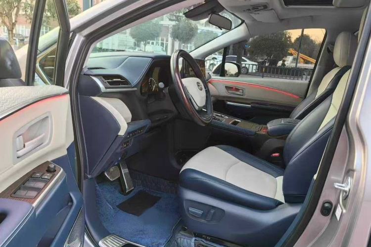 Used Toyota SIENNA 2021 2.5L Hybrid Comfort Edition Interior 2