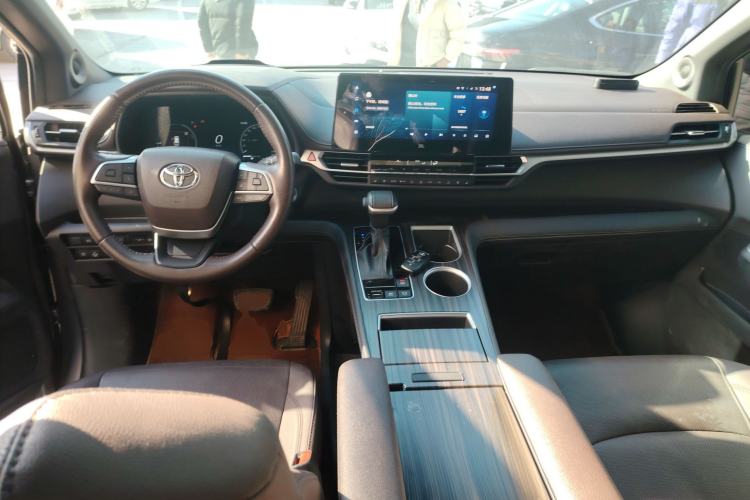 Used Toyota SIENNA 2021 2.5L Hybrid Platinum Edition Interior 2