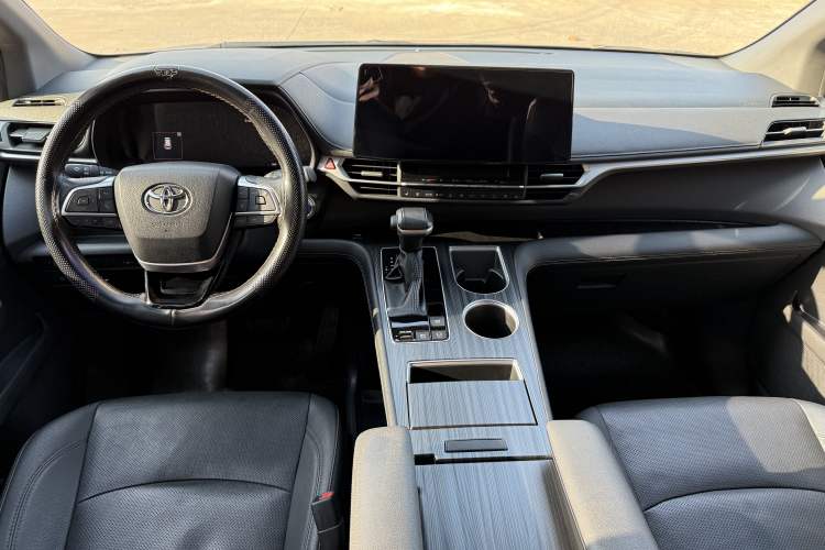 Used Toyota SIENNA 2021 2.5L Hybrid Ultimate Edition Interior 2