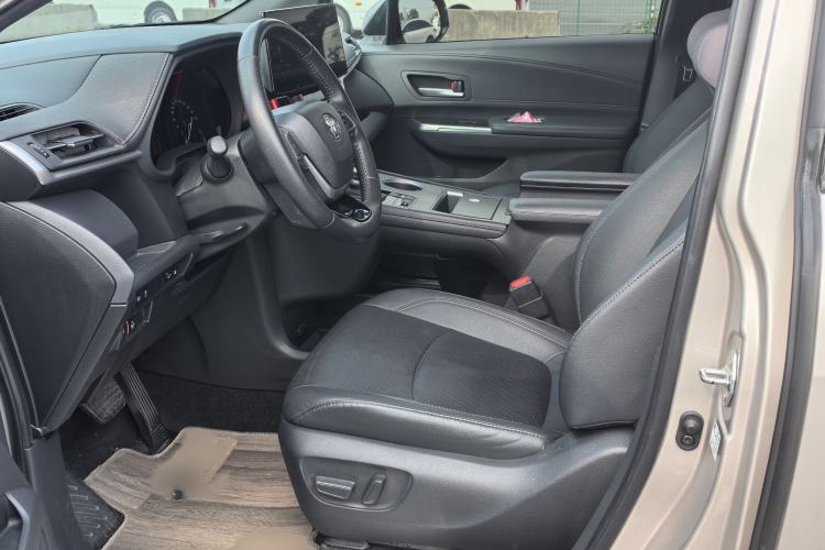 Used Toyota SIENNA 2021 2.5L Hybrid Premium Edition Interior 3