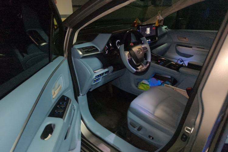 Used Toyota SIENNA 2021 2.5L Hybrid Comfort Edition Interior 3