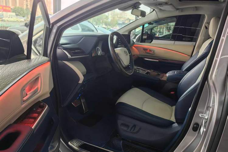 Used Toyota SIENNA 2021 2.5L Hybrid Comfort Edition Interior 3