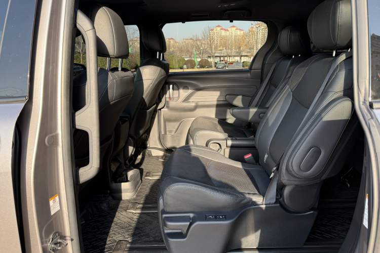 Used Toyota SIENNA 2021 2.5L Hybrid Ultimate Edition Interior 3