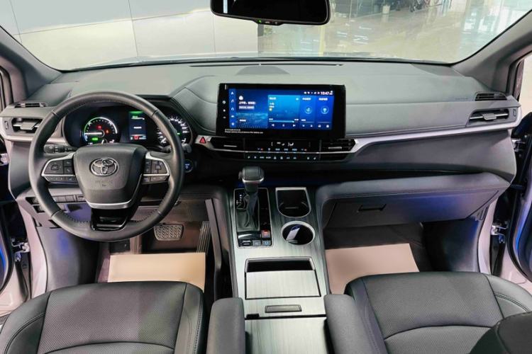 Used Toyota SIENNA 2021 2.5L Hybrid Premium Edition Interior 4