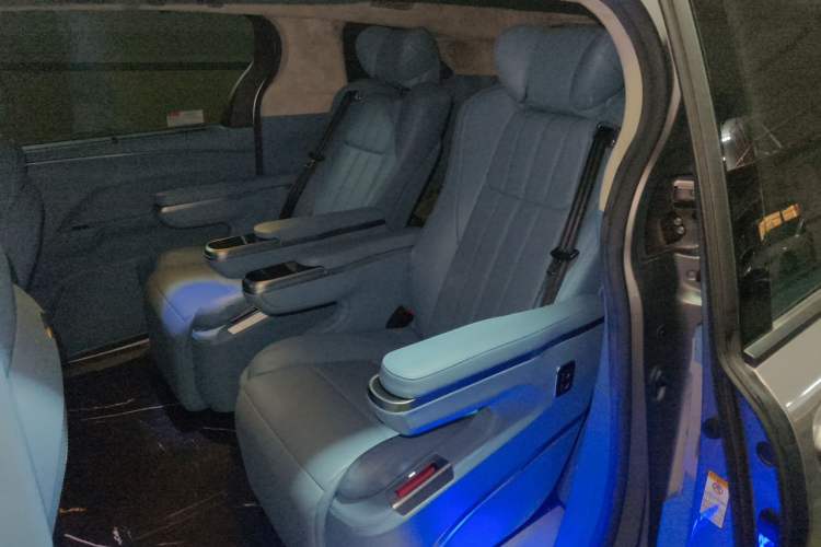 Used Toyota SIENNA 2021 2.5L Hybrid Comfort Edition Interior 4
