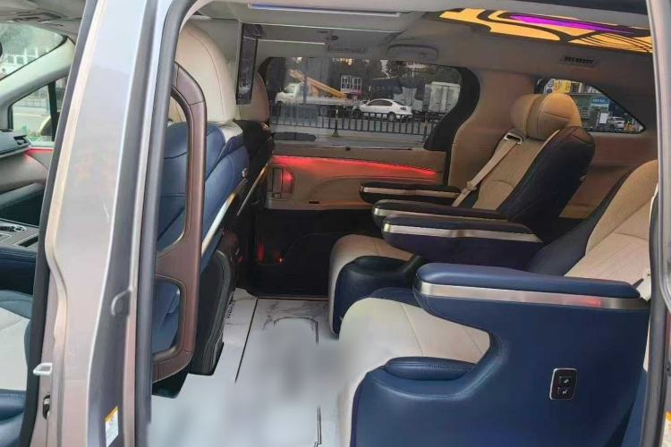 Used Toyota SIENNA 2021 2.5L Hybrid Comfort Edition Interior 4