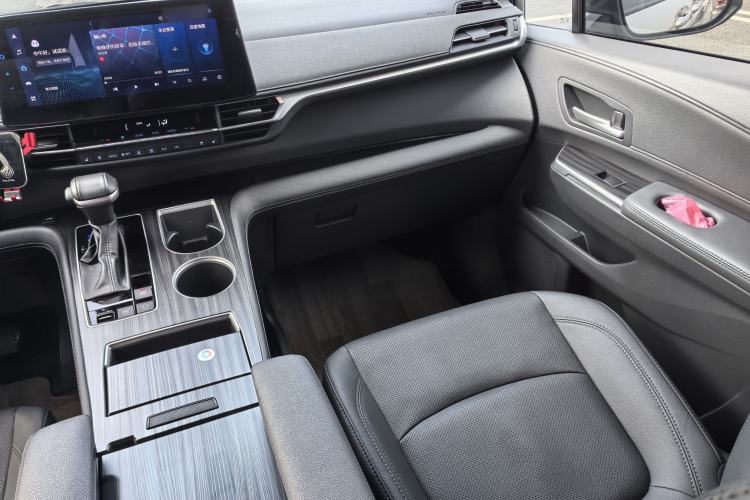 Used Toyota SIENNA 2021 2.5L Hybrid Premium Edition Interior 5