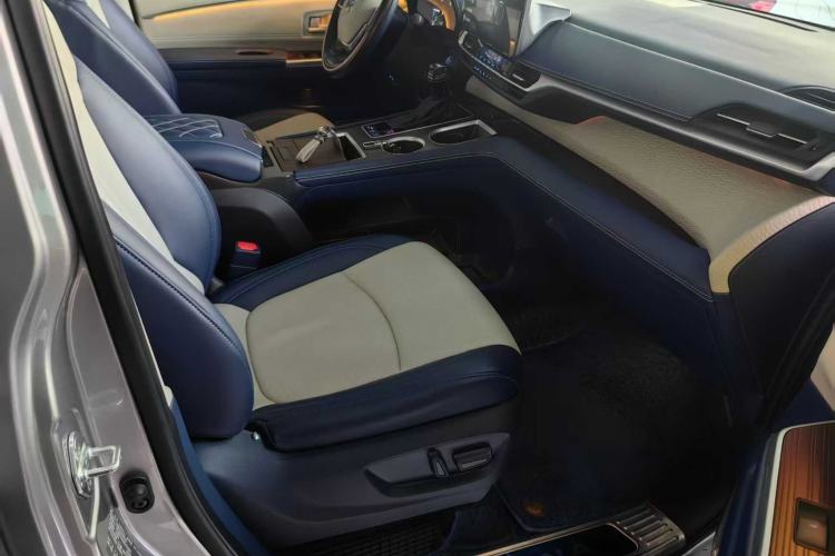 Used Toyota SIENNA 2021 2.5L Hybrid Comfort Edition Interior 7