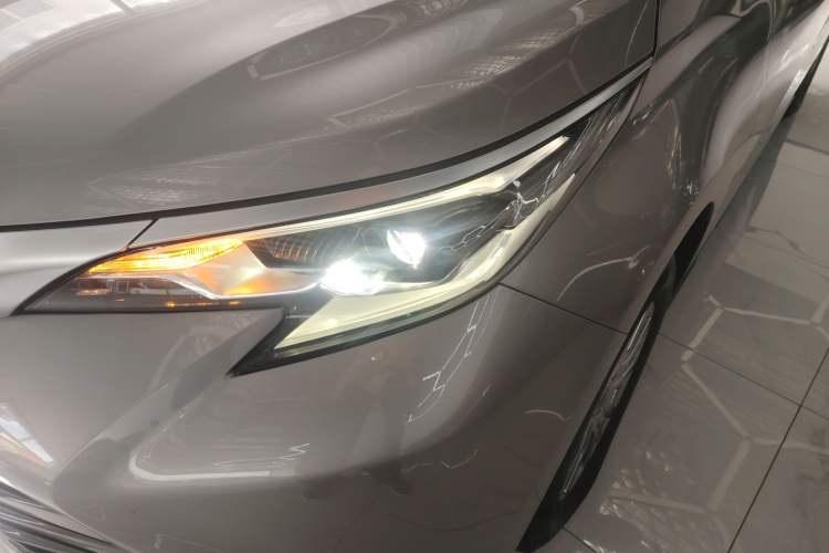 Used Toyota SIENNA 2021 2.5L Hybrid Premium Edition Left Front Headlight