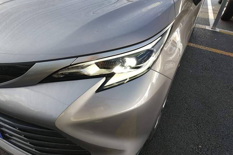 Used Toyota SIENNA 2021 2.5L Hybrid Ultimate Edition Left Front Headlight