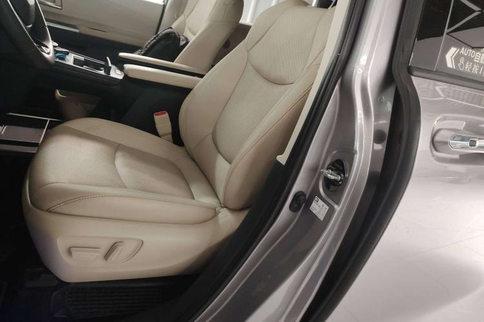 Used Toyota SIENNA 2021 2.5L Hybrid Premium Edition Left Front Seat