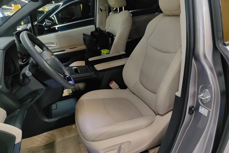 Used Toyota SIENNA 2021 2.5L Hybrid Premium Edition Left Front Seat