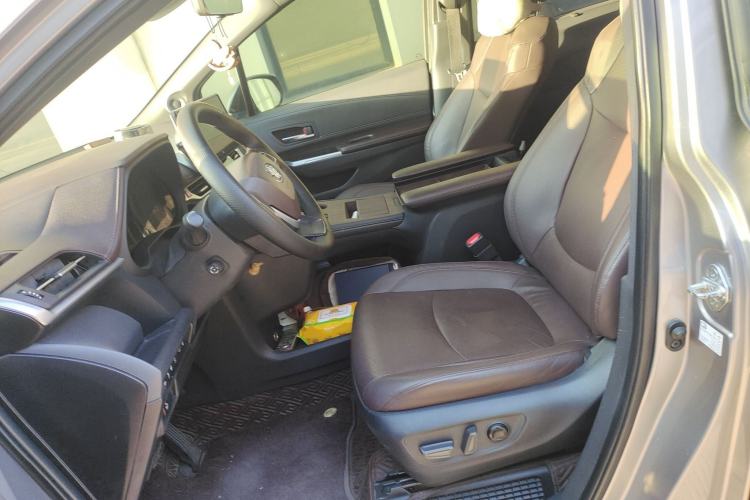 Used Toyota SIENNA 2021 2.5L Hybrid Platinum Edition Left Front Seat