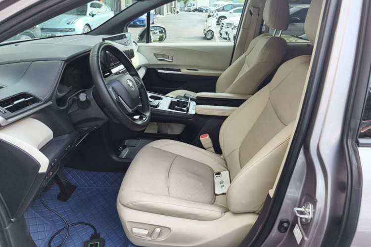 Used Toyota SIENNA 2021 2.5L Hybrid Ultimate Edition Left Front Seat