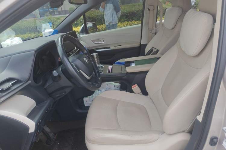 Used Toyota SIENNA 2021 2.5L Hybrid Luxury Edition Left Front Seat