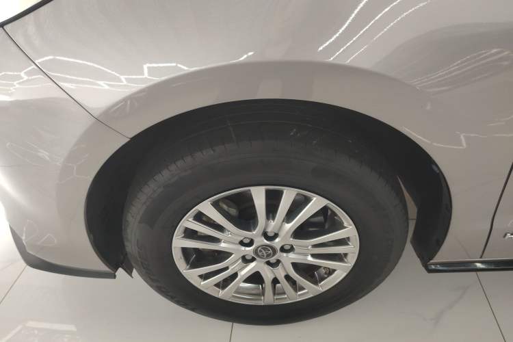 Used Toyota SIENNA 2021 2.5L Hybrid Premium Edition Left Front Wheel Hub