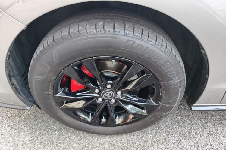 Used Toyota SIENNA 2021 2.5L Hybrid Ultimate Edition Left Front Wheel Hub
