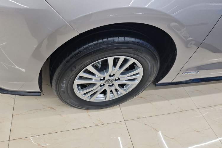 Used Toyota SIENNA 2021 2.5L Hybrid Premium Edition Left Front Wheel Hub