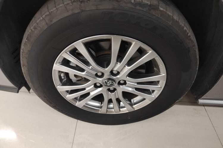 Used Toyota SIENNA 2021 2.5L Hybrid Comfort Edition Left Front Wheel Hub
