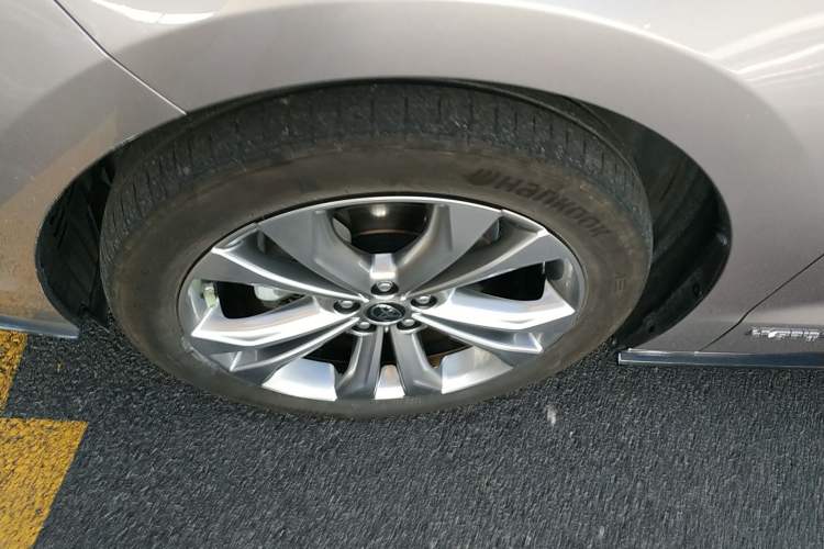 Used Toyota SIENNA 2021 2.5L Hybrid Ultimate Edition Left Front Wheel Hub