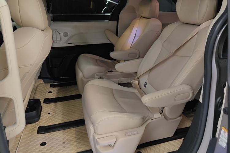 Used Toyota SIENNA 2021 2.5L Hybrid Premium Edition Left Rear Seat