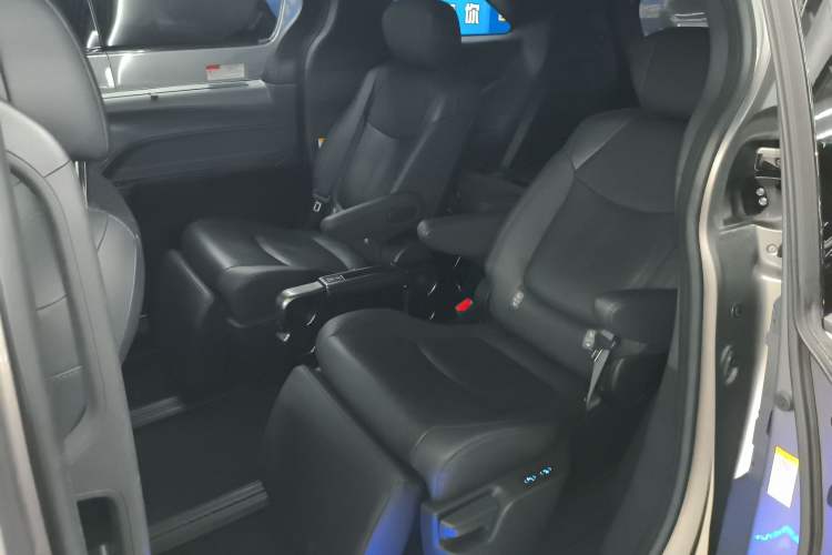 Used Toyota SIENNA 2021 2.5L Hybrid Premium Edition Left Rear Seat