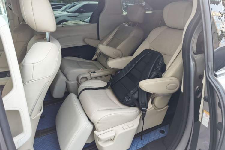 Used Toyota SIENNA 2021 2.5L Hybrid Ultimate Edition Left Rear Seat