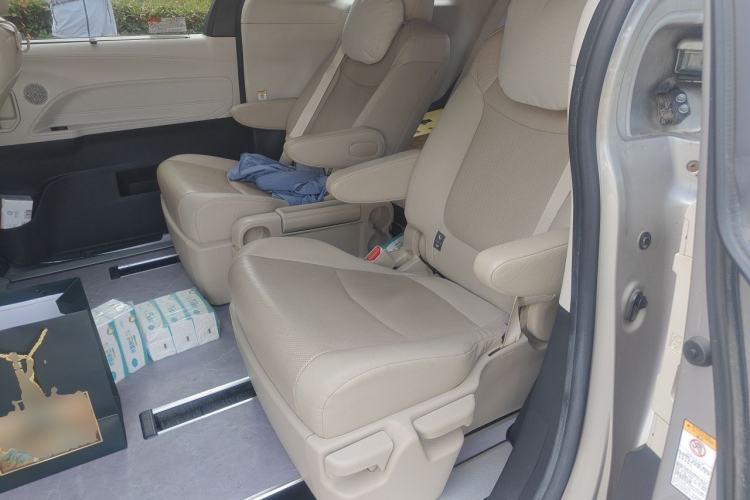 Used Toyota SIENNA 2021 2.5L Hybrid Luxury Edition Left Rear Seat