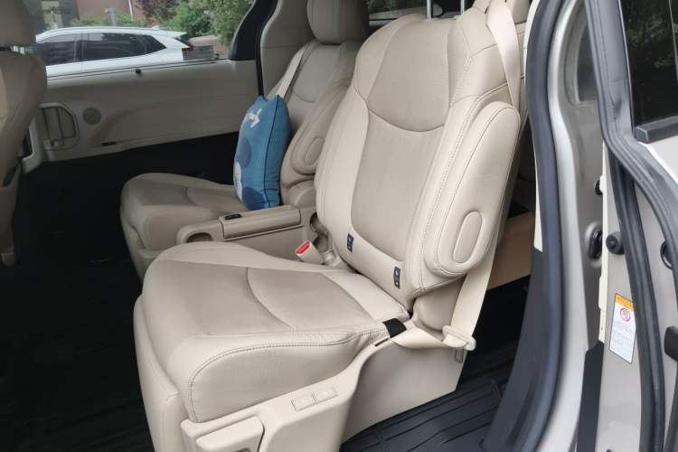 Used Toyota SIENNA 2021 2.5L Hybrid Premium Edition Left Rear Seat