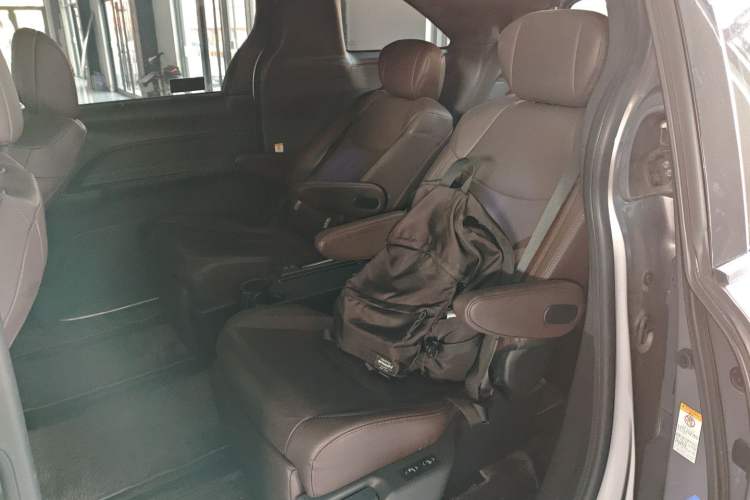 Used Toyota SIENNA 2021 2.5L Hybrid Platinum Edition Left Rear Seat