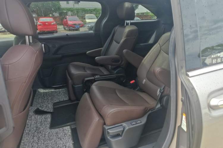 Used Toyota SIENNA 2021 2.5L Hybrid Platinum Edition Left Rear Seat