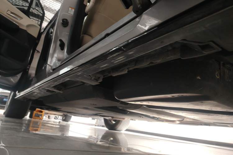 Used Toyota SIENNA 2021 2.5L Hybrid Premium Edition Left Side Sill